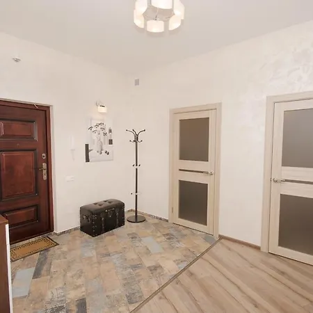 Nezavisimosti 85 V Appartamento