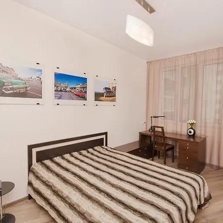 Apartment Nezavisimosti 85 V