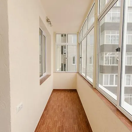 Nezavisimosti 85 V Apartment